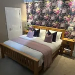 Wild Atlantic Lodge *